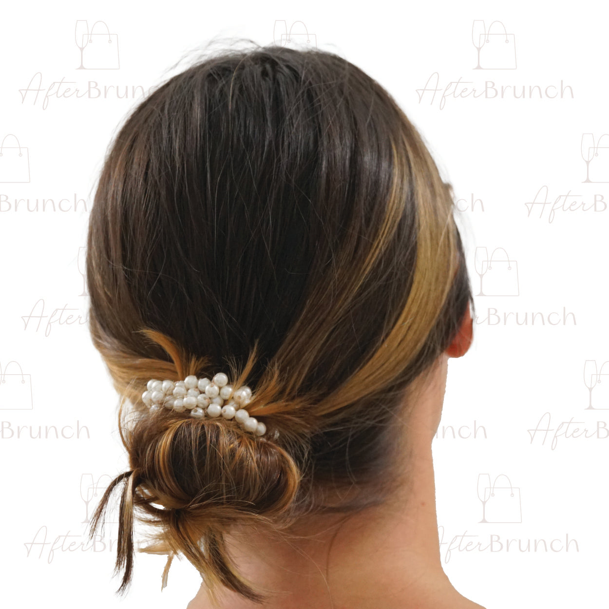 Pretty in Pearls Hair Tie